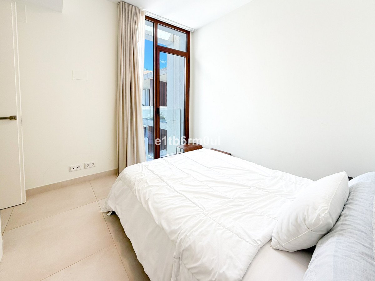 4 Bed Semi-Detached House in The Golden Mile