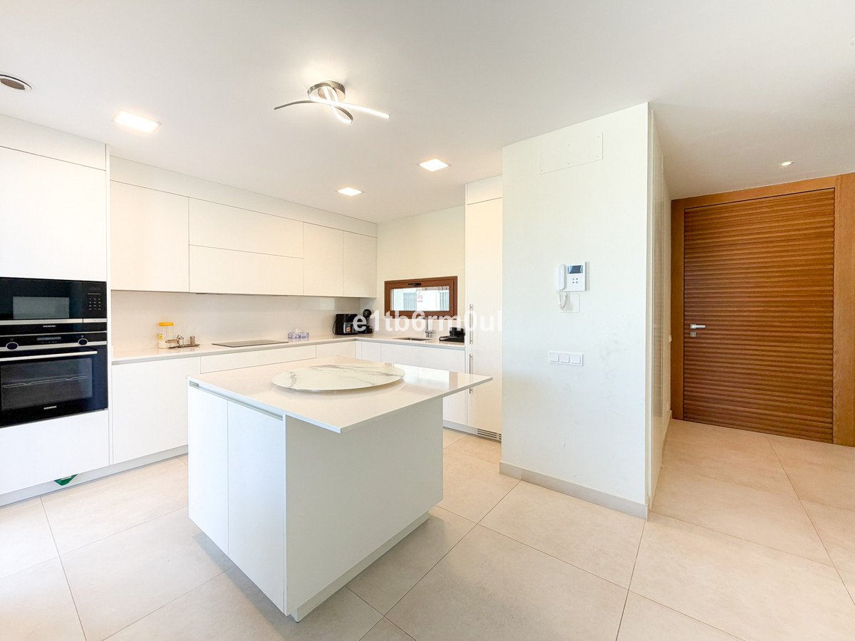 4 Bed Semi-Detached House in The Golden Mile