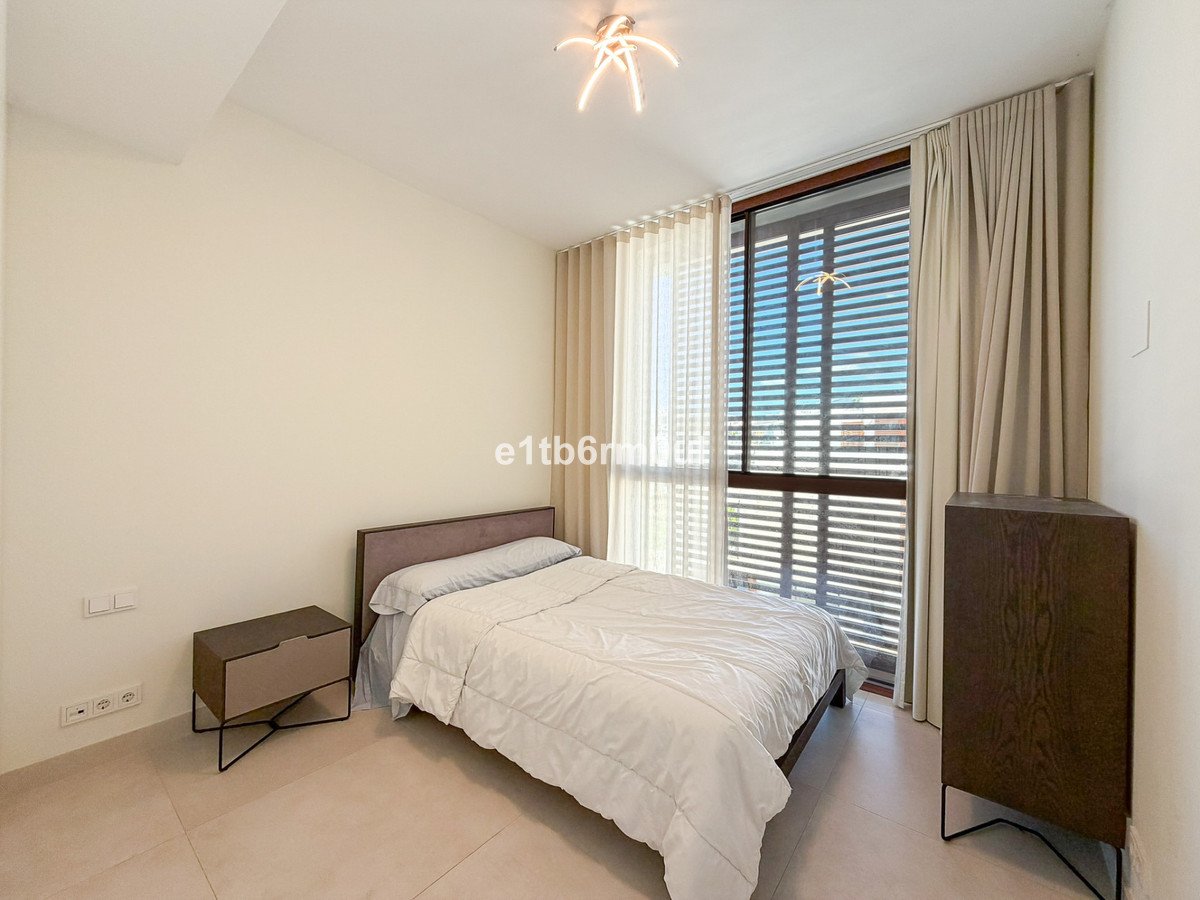 4 Bed Semi-Detached House in The Golden Mile
