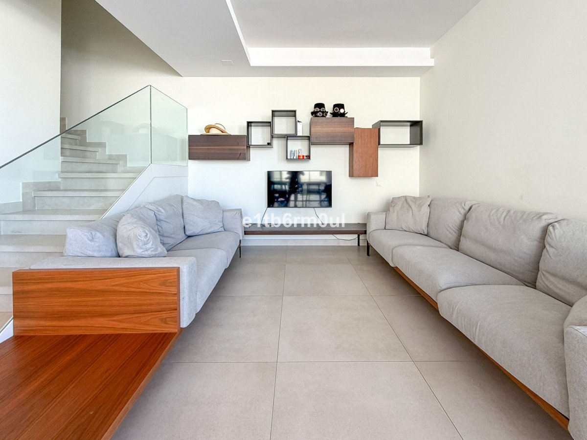 4 Bed Semi-Detached House in The Golden Mile