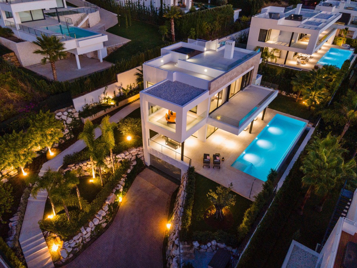 5 Bed Detached Villa in Nueva Andalucía