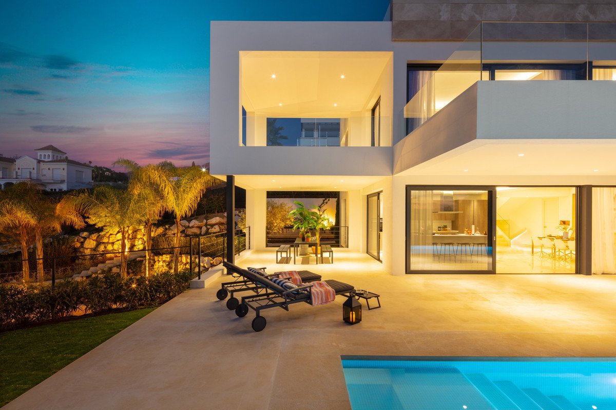 5 Bed Detached Villa in Nueva Andalucía