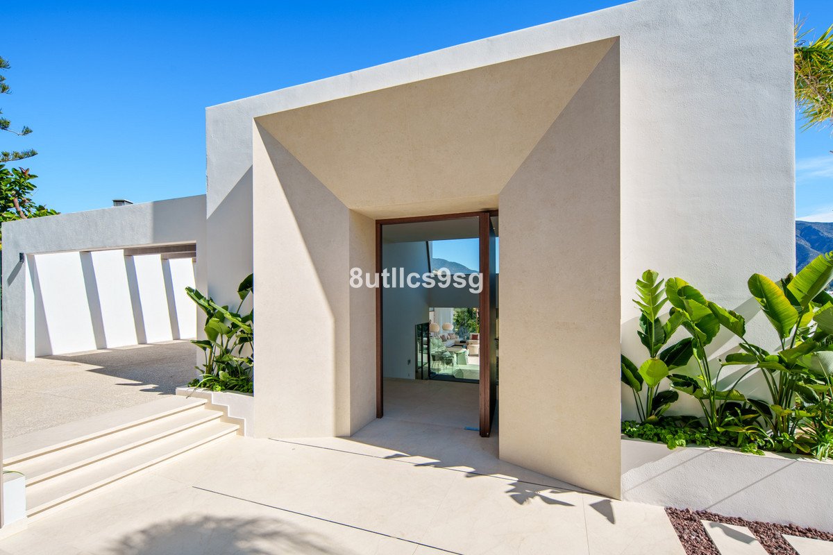 5 Bed Detached Villa in Nueva Andalucía