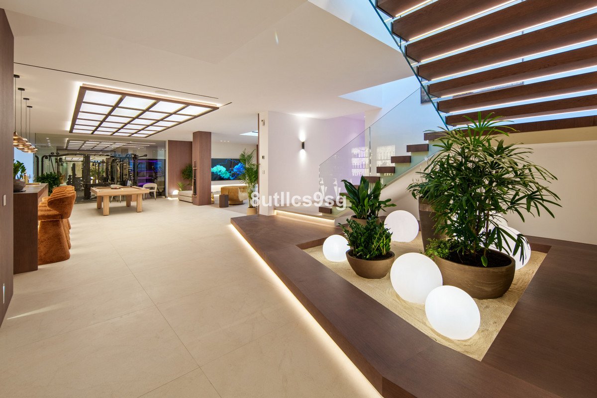 5 Bed Detached Villa in Nueva Andalucía