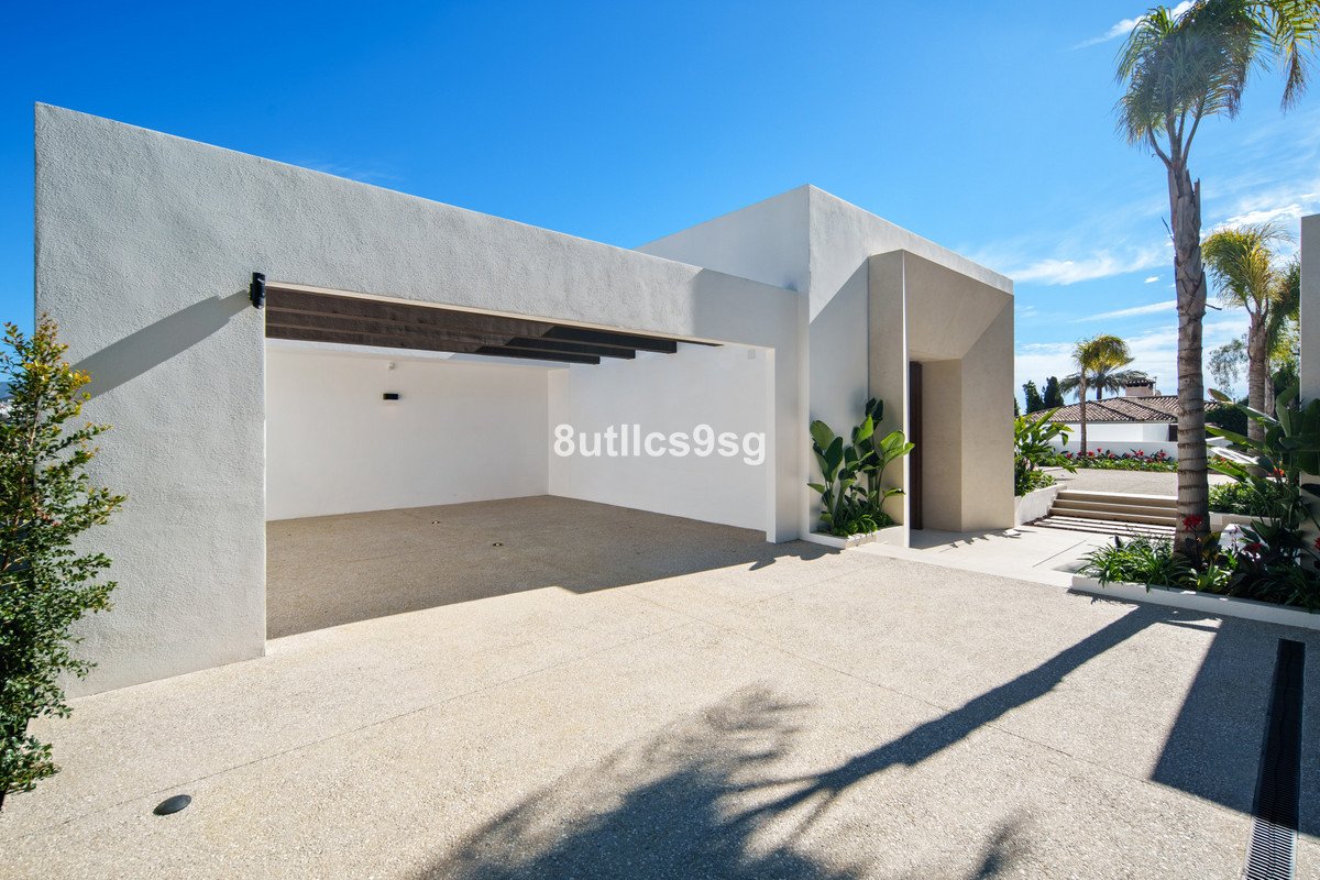 5 Bed Detached Villa in Nueva Andalucía