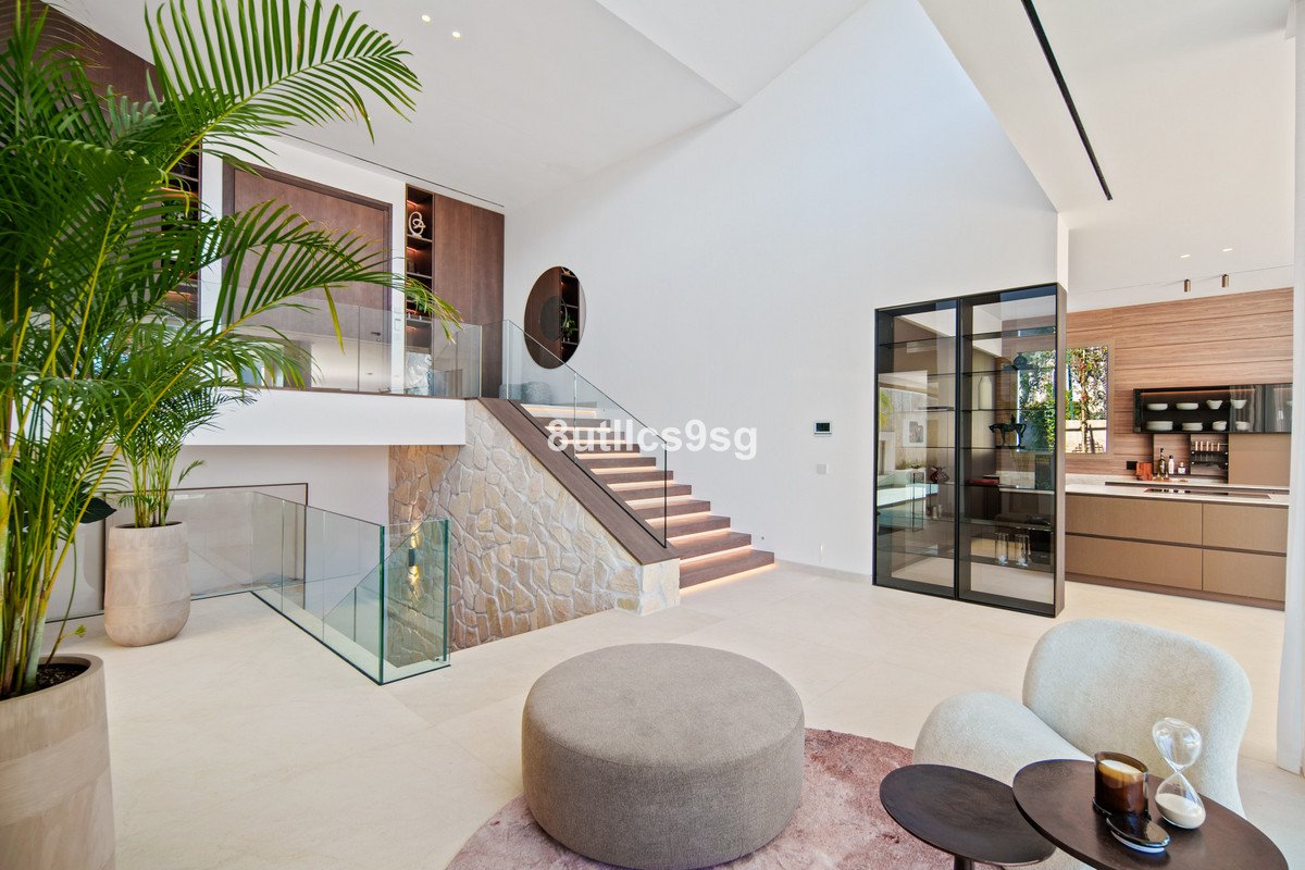 5 Bed Detached Villa in Nueva Andalucía