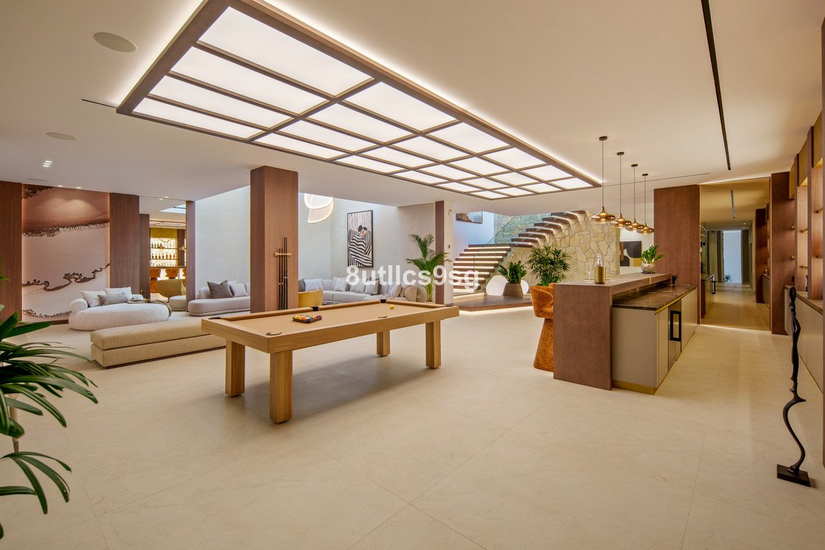 5 Bed Detached Villa in Nueva Andalucía