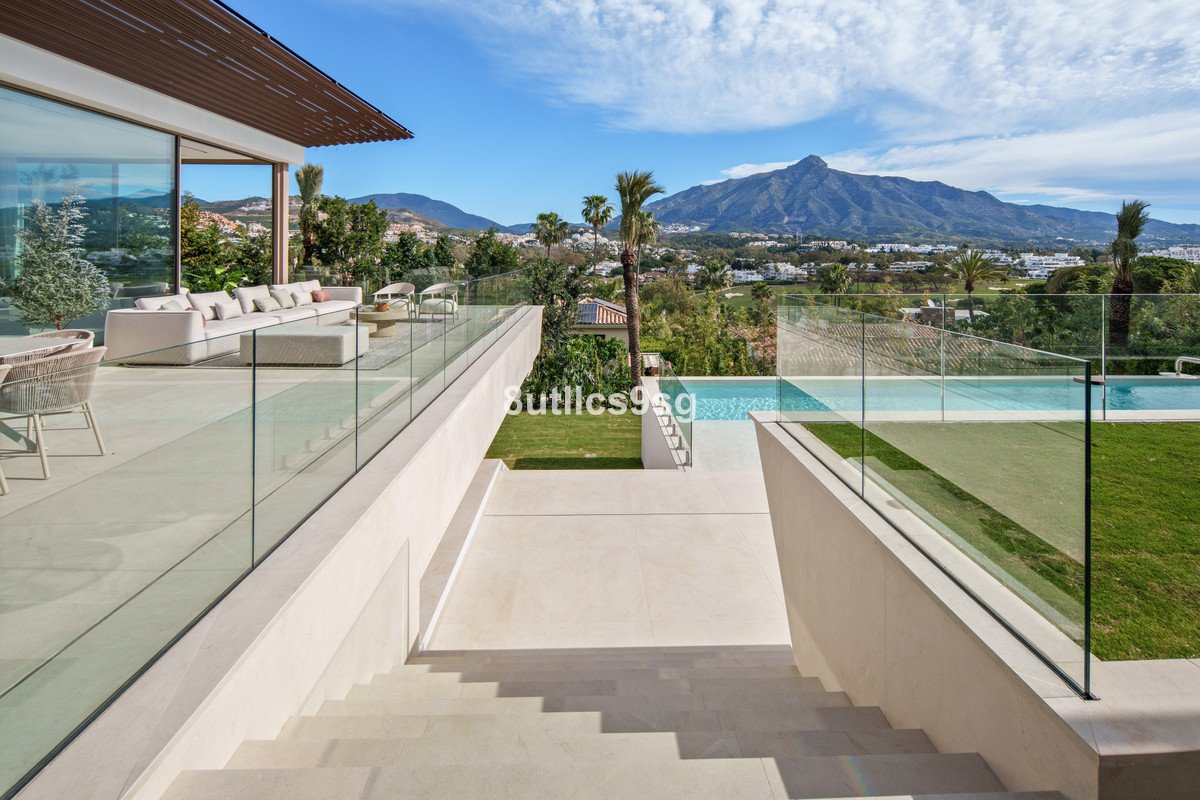 5 Bed Detached Villa in Nueva Andalucía