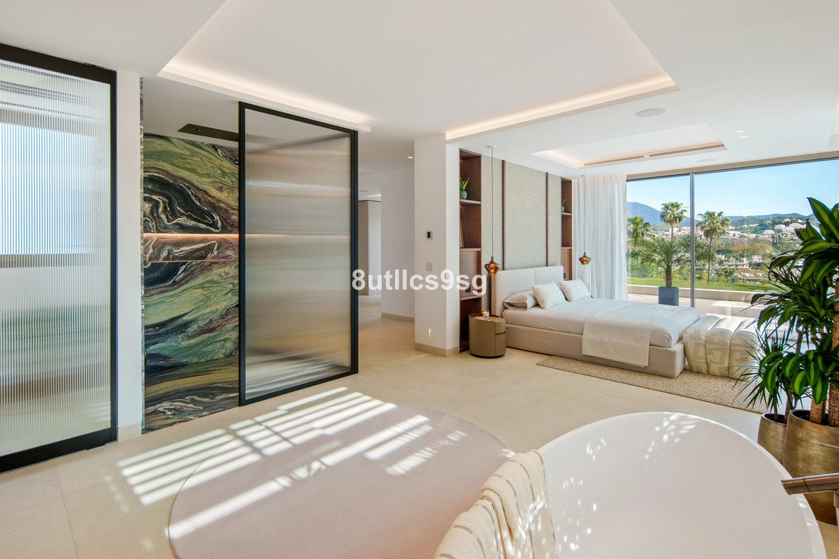 5 Bed Detached Villa in Nueva Andalucía
