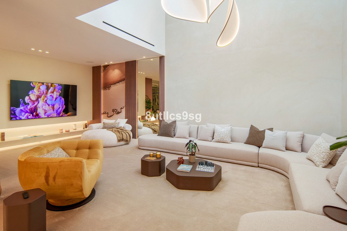5 Bed Detached Villa in Nueva Andalucía