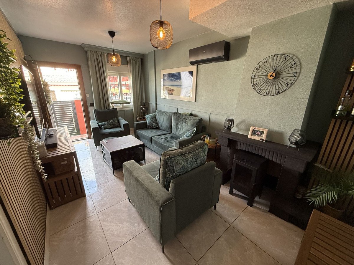 3 Bed Semi-Detached House in Villamartin