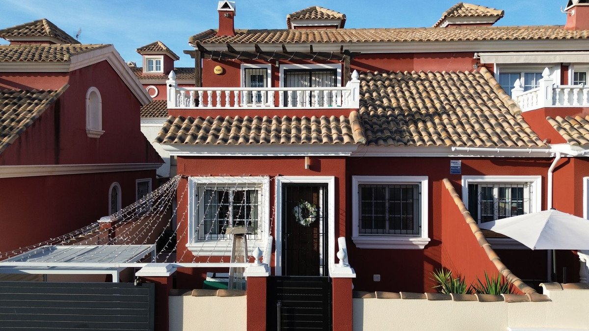 3 Bed Semi-Detached House in Villamartin