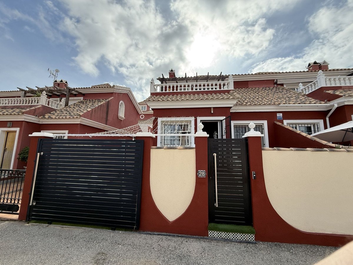 3 Bed Semi-Detached House in Villamartin