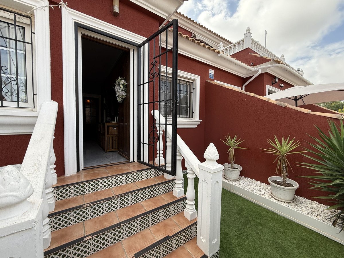 3 Bed Semi-Detached House in Villamartin