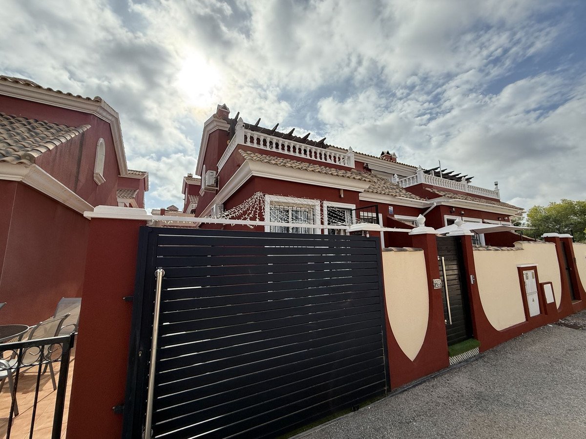 3 Bed Semi-Detached House in Villamartin