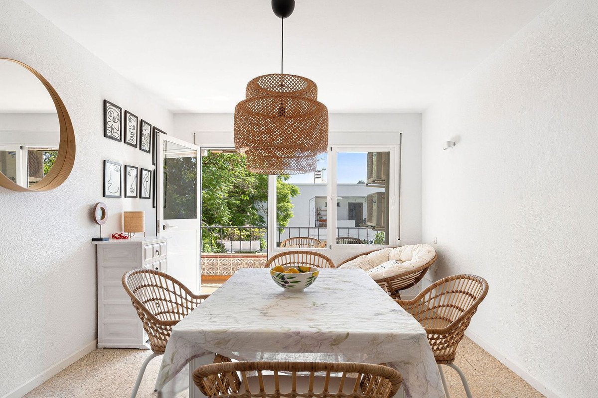 2 Bed Middle Floor Apartment in Nueva Andalucía