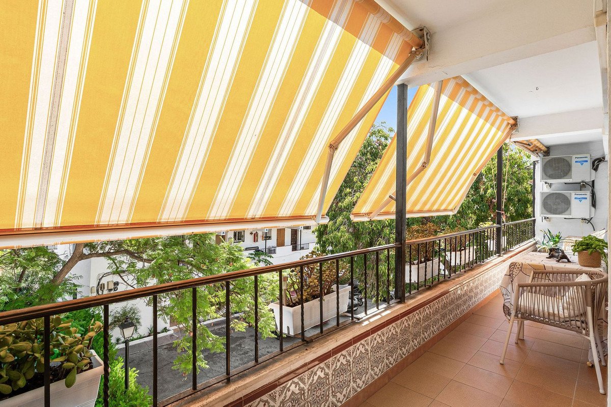2 Bed Middle Floor Apartment in Nueva Andalucía