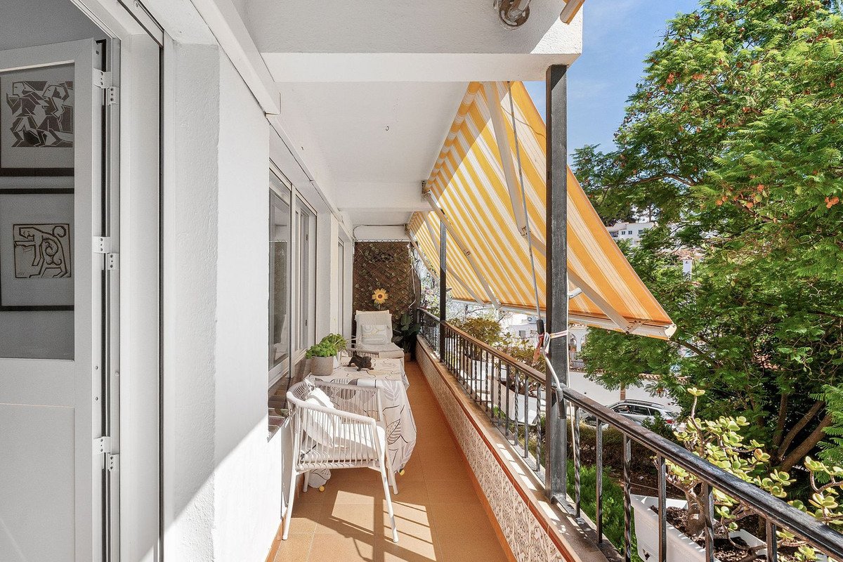 2 Bed Middle Floor Apartment in Nueva Andalucía