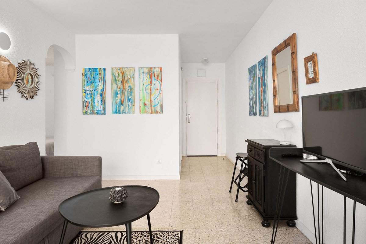 2 Bed Middle Floor Apartment in Nueva Andalucía