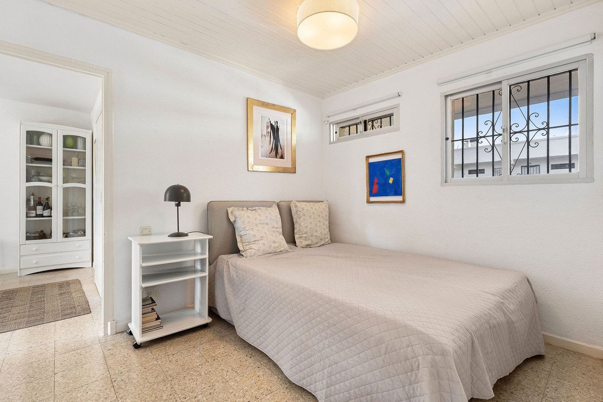 2 Bed Middle Floor Apartment in Nueva Andalucía