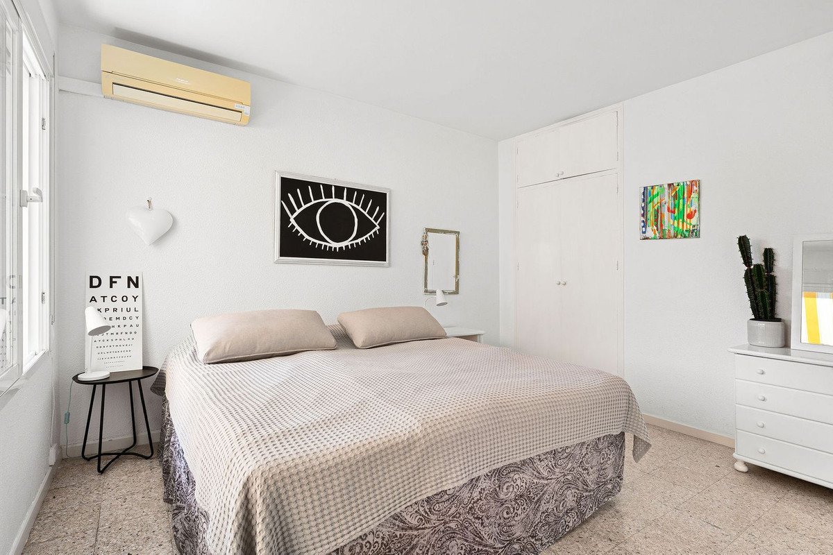 2 Bed Middle Floor Apartment in Nueva Andalucía