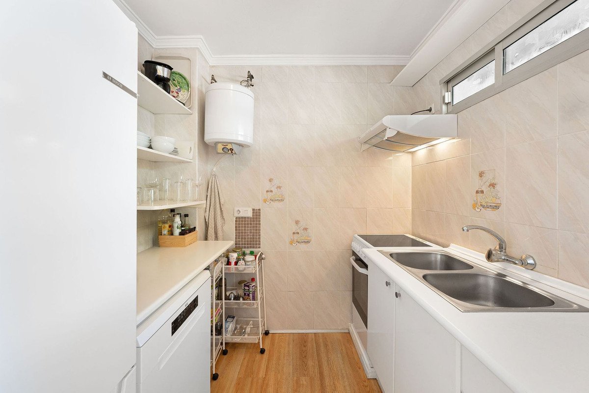2 Bed Middle Floor Apartment in Nueva Andalucía