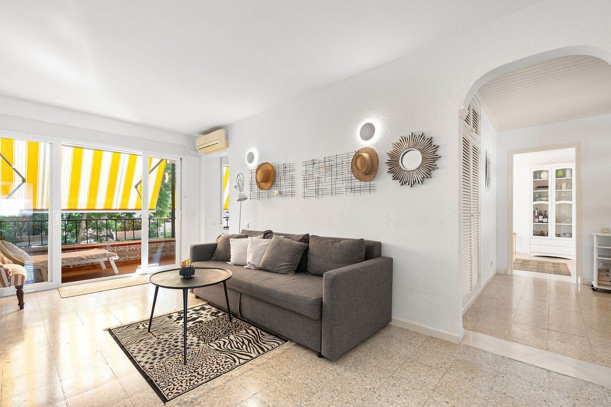 2 Bed Middle Floor Apartment in Nueva Andalucía