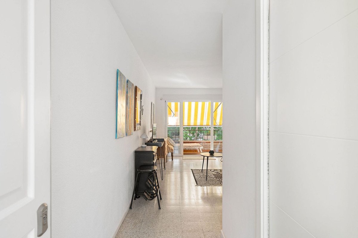 2 Bed Middle Floor Apartment in Nueva Andalucía