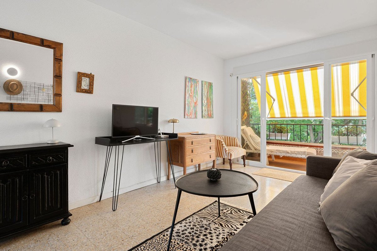 2 Bed Middle Floor Apartment in Nueva Andalucía