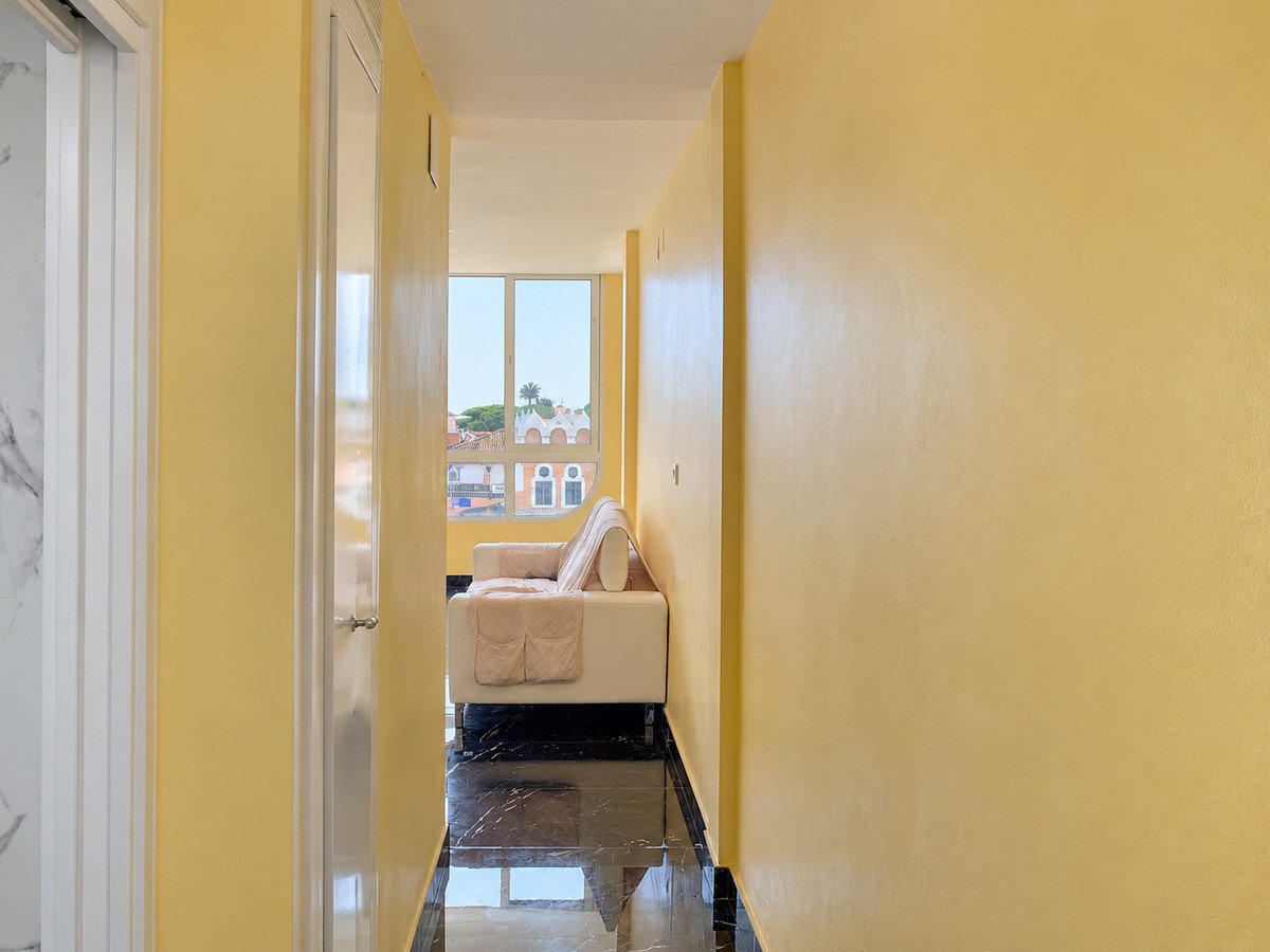 2 Bed Middle Floor Apartment in Mijas Costa