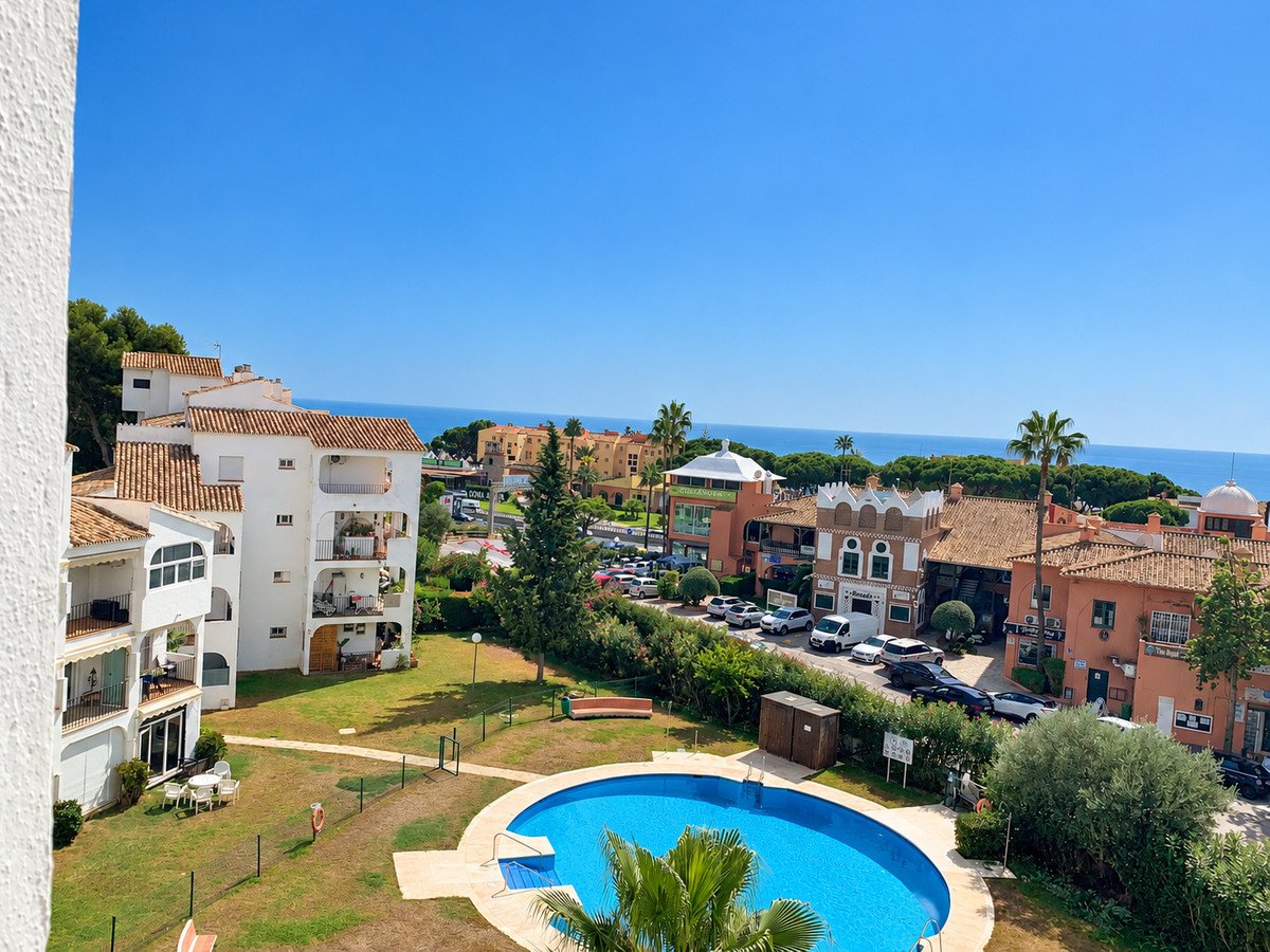 2 Bed Middle Floor Apartment in Mijas Costa