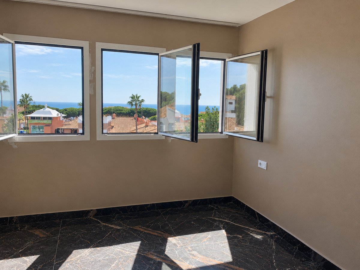 2 Bed Middle Floor Apartment in Mijas Costa