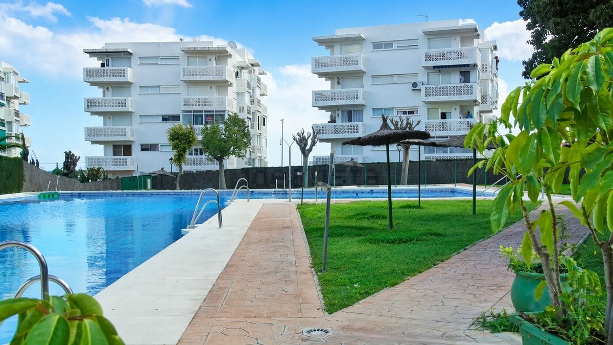 3 Bed Middle Floor Apartment in Estepona