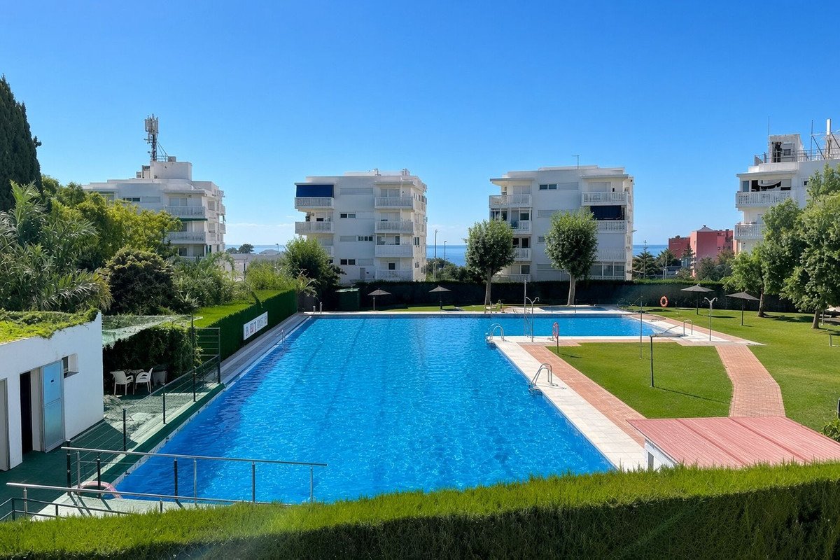 3 Bed Middle Floor Apartment in Estepona