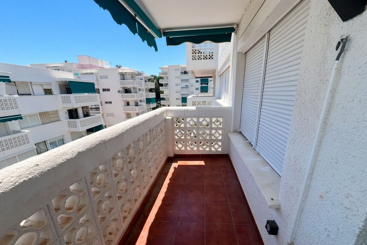 3 Bed Middle Floor Apartment in Estepona