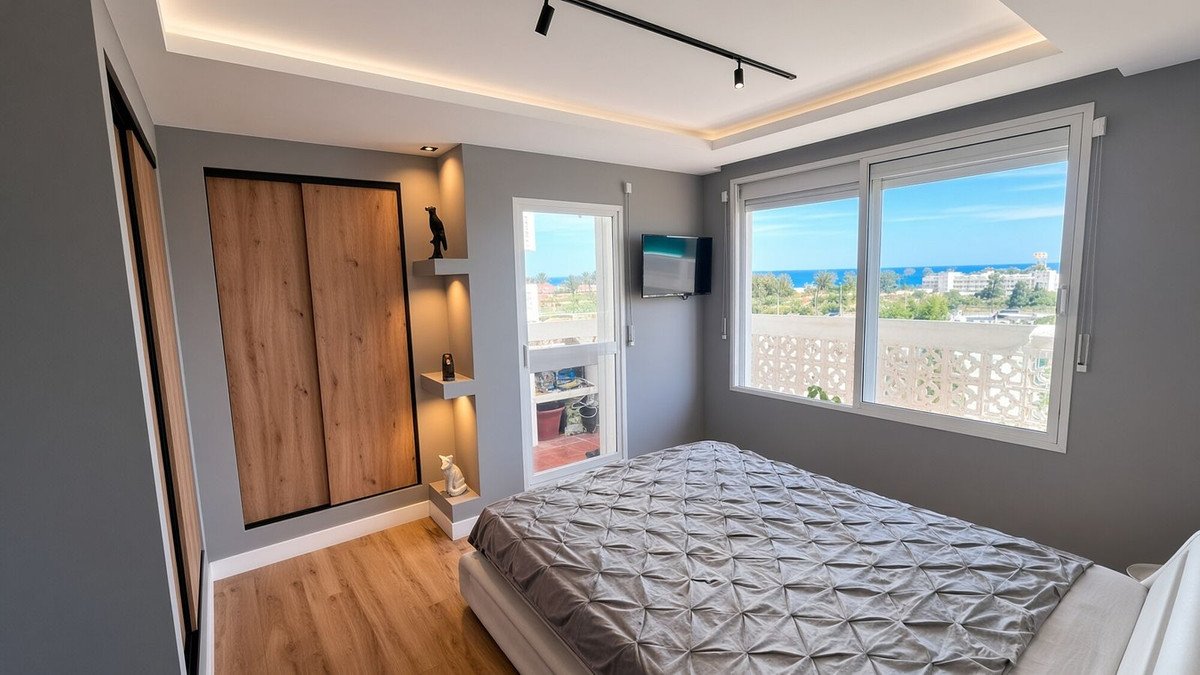 3 Bed Middle Floor Apartment in Estepona