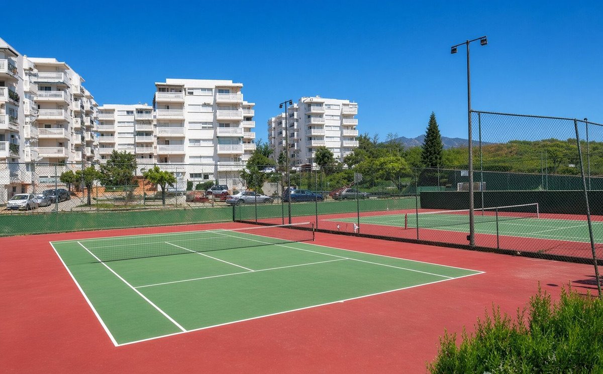 3 Bed Middle Floor Apartment in Estepona