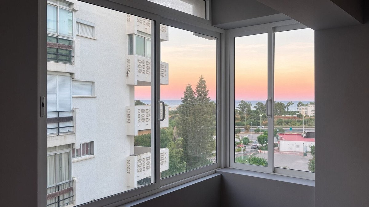 3 Bed Middle Floor Apartment in Estepona