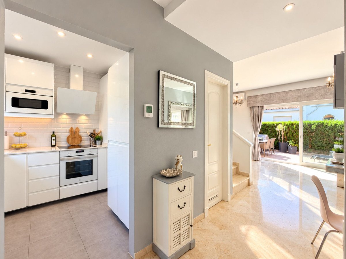 3 Bed Detached Villa in La Duquesa