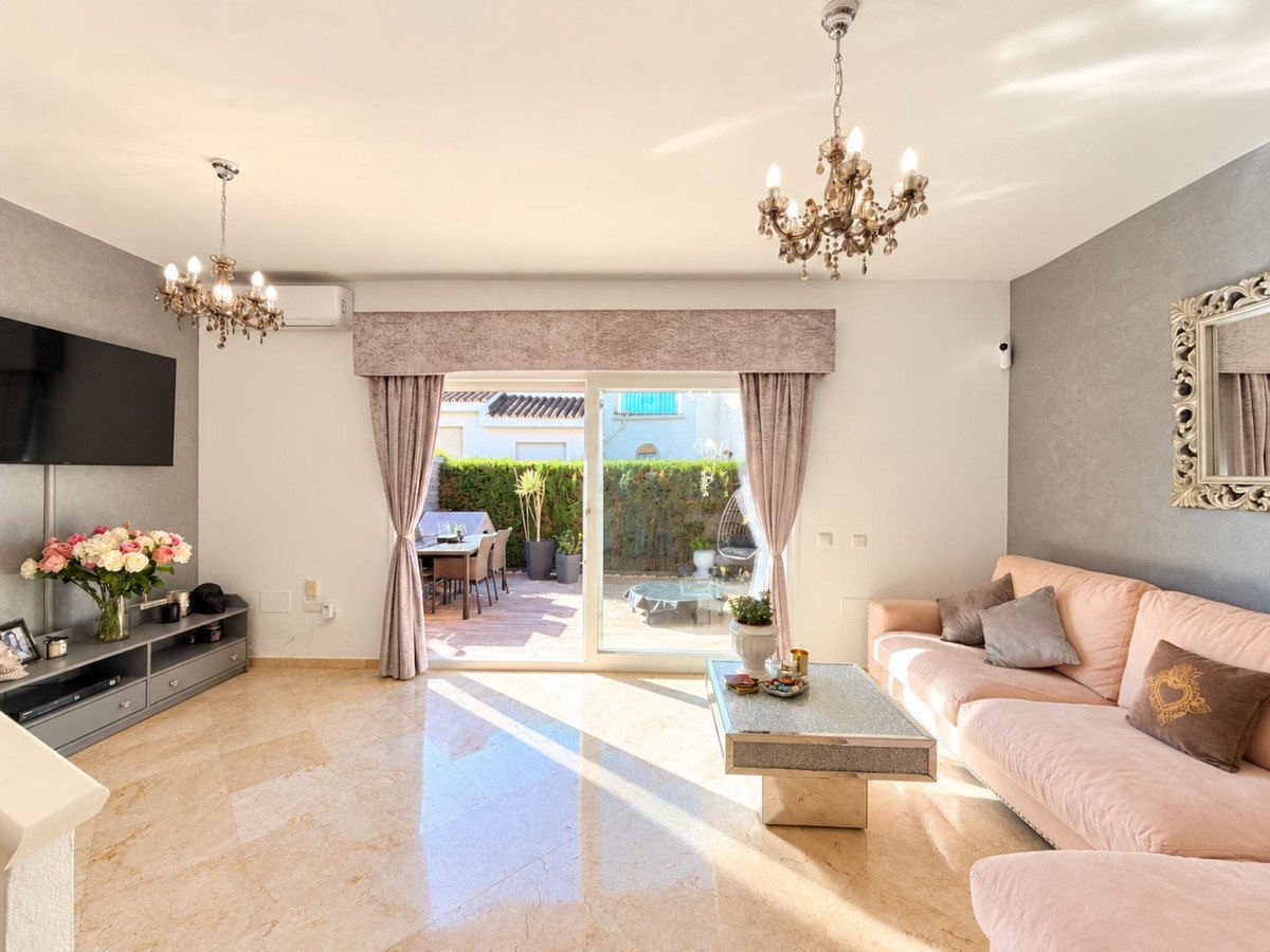 3 Bed Detached Villa in La Duquesa