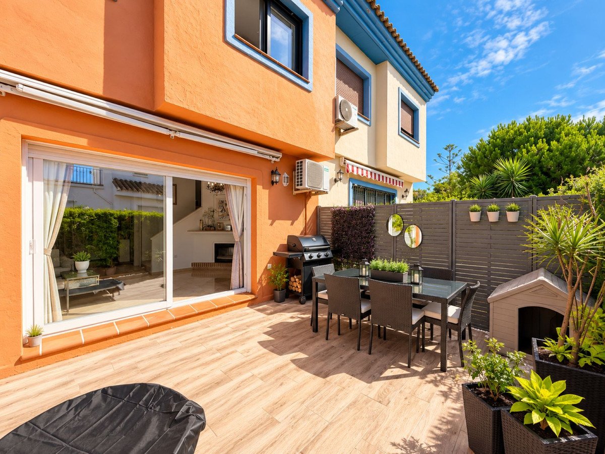 3 Bed Detached Villa in La Duquesa