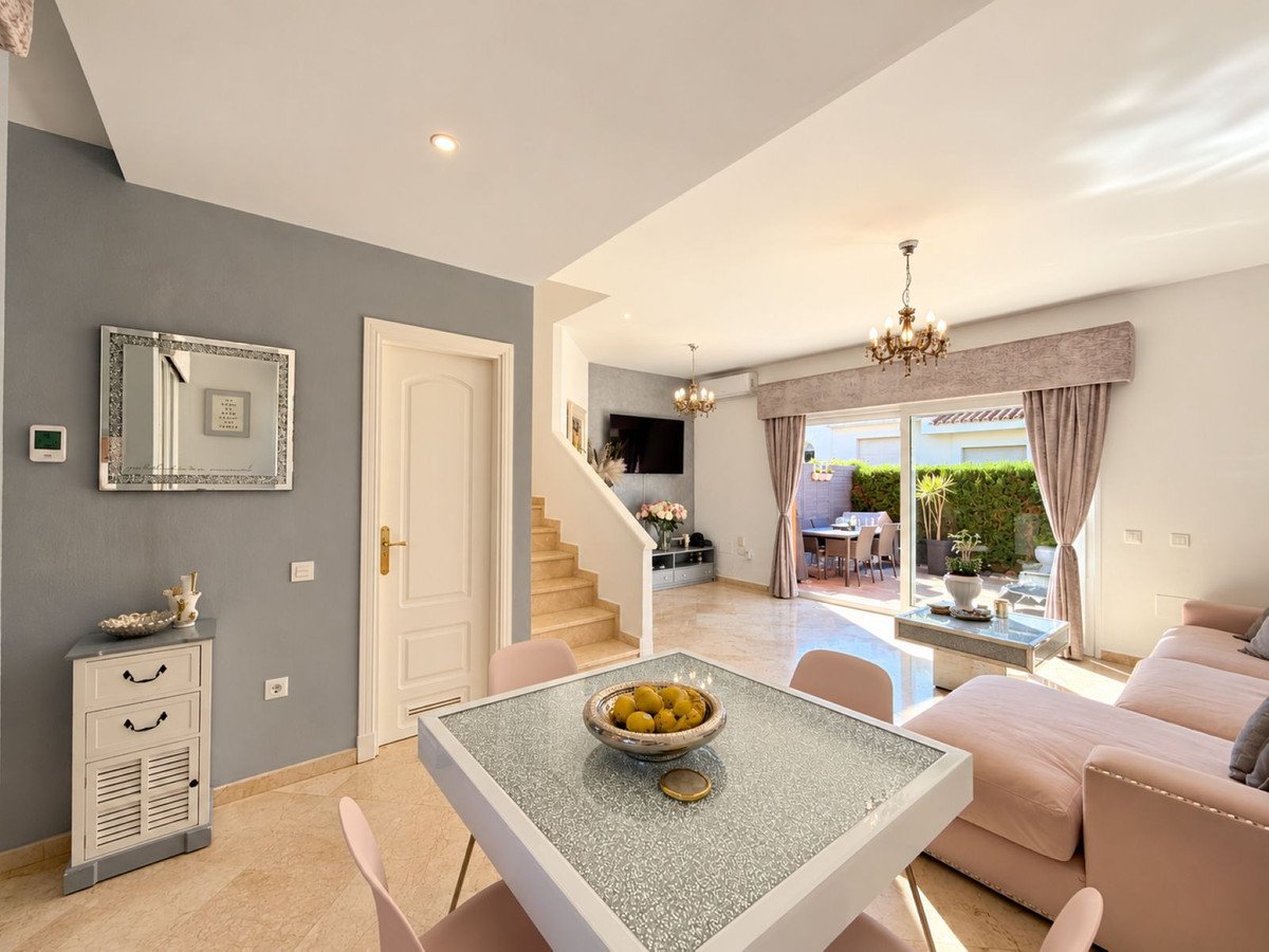 3 Bed Detached Villa in La Duquesa