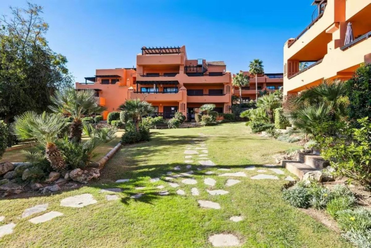 2 Bed Ground Floor Apartment in Estepona