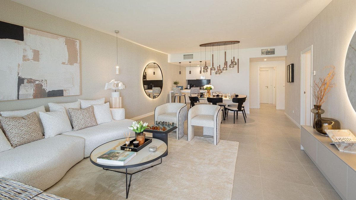 2 Bed Middle Floor Apartment in Estepona
