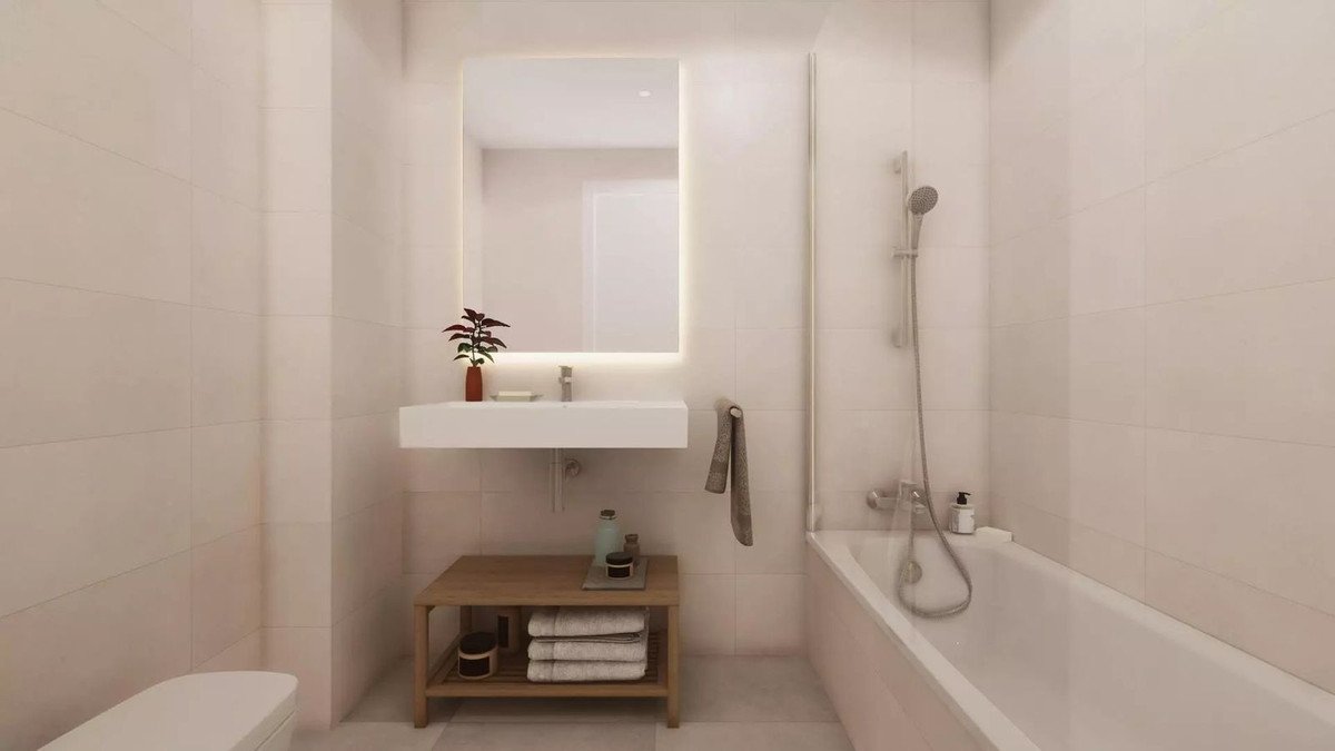 2 Bed Middle Floor Apartment in Estepona