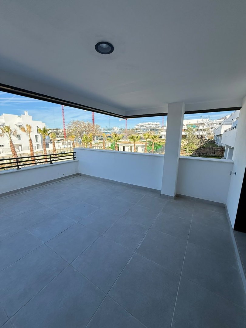 2 Bed Middle Floor Apartment in Estepona