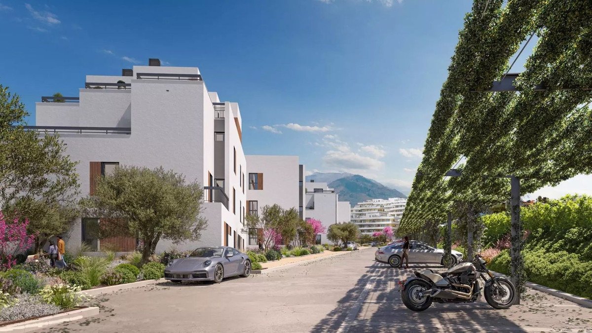2 Bed Middle Floor Apartment in Estepona