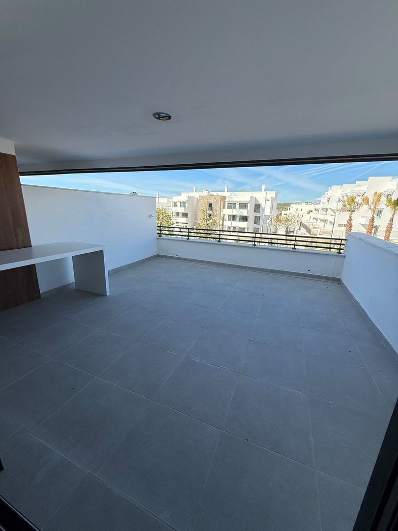 2 Bed Middle Floor Apartment in Estepona