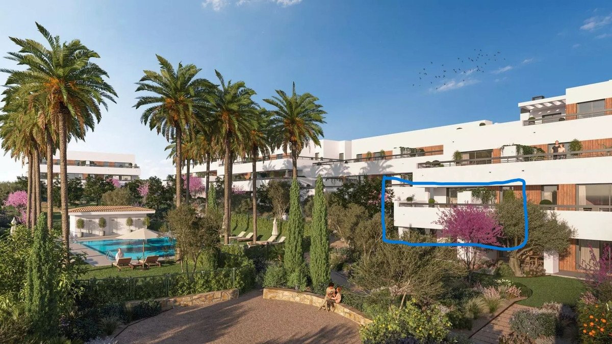 2 Bed Middle Floor Apartment in Estepona
