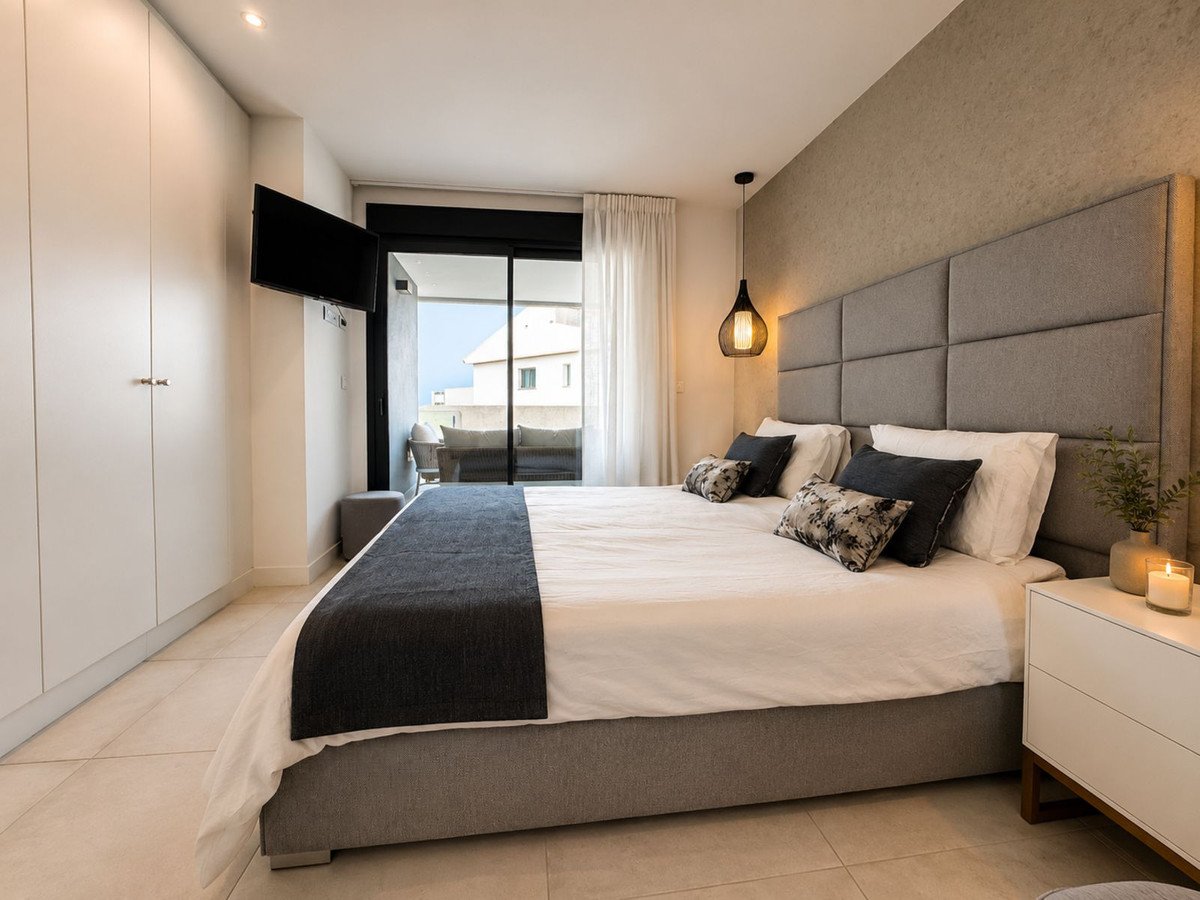 3 Bed Middle Floor Apartment in Selwo